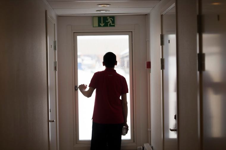 En flykting kommer till Sverige