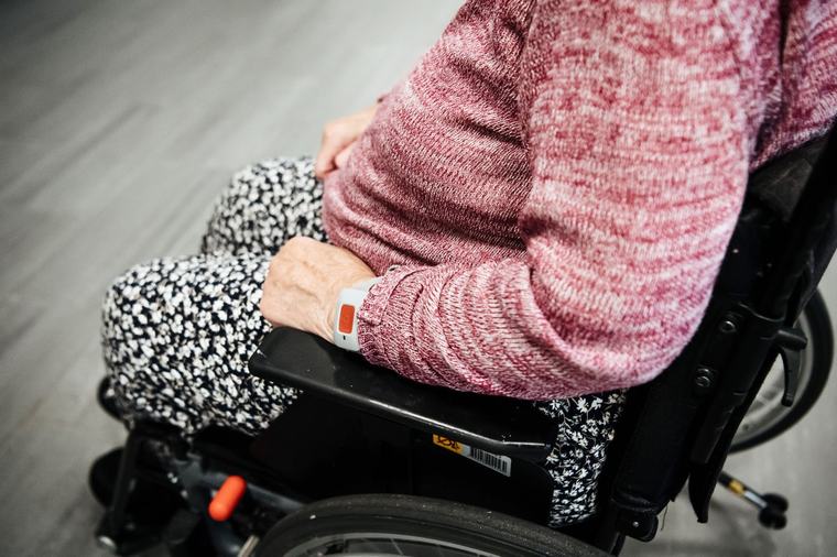 Hur skyddas äldre kvinnor mot sexuella övergrepp?