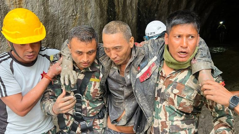 Två räddade i Nepal – tio dygn efter skreden