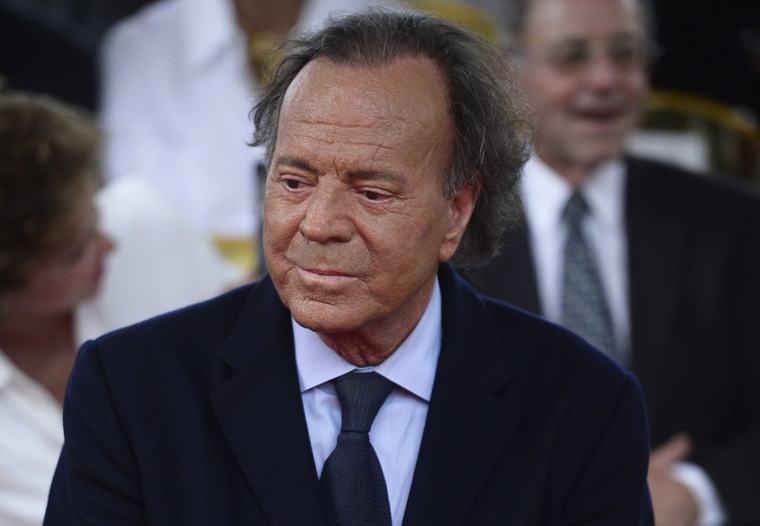 Julio Iglesias stäms på nytt för övergrepp