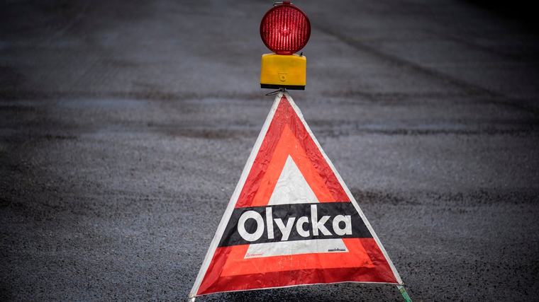 Körde in i parkerad bil