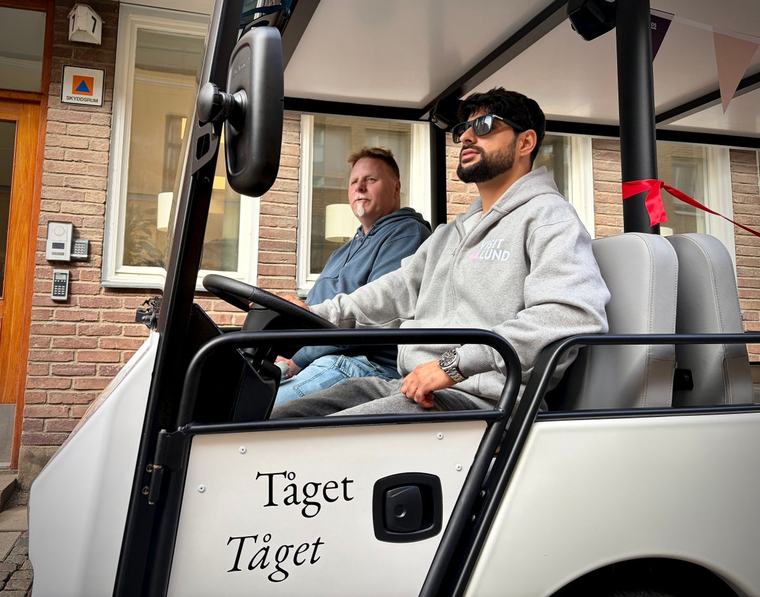 Varför kör ett tåg med pensionärer runt i Lund?
