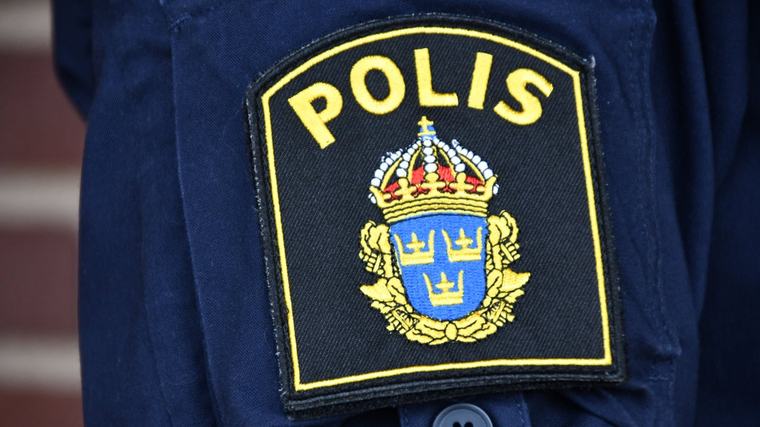Polisanmäls för skrotbilar på tomten
