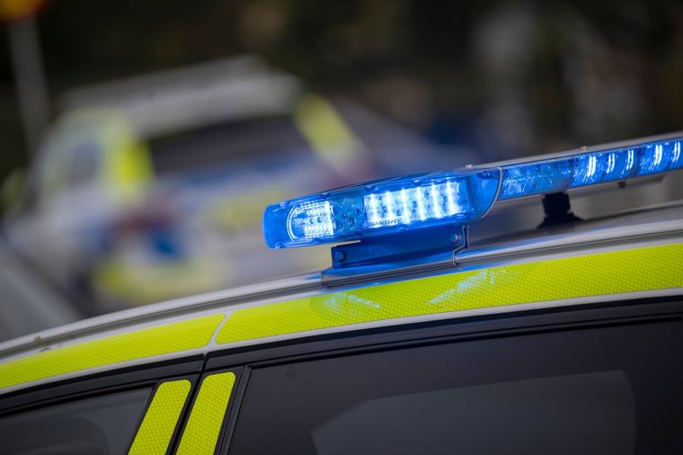 Man bar kniv och urinerade – övermannades av polis