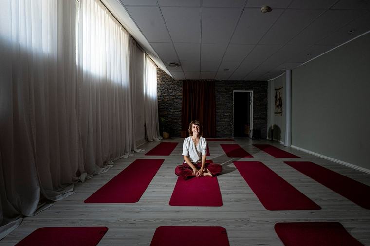 Hanna öppnade yogastudio för alla – här betalar du efter plånbok