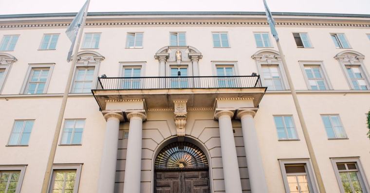 50-tal elever på Handelshögskolan matförgiftade