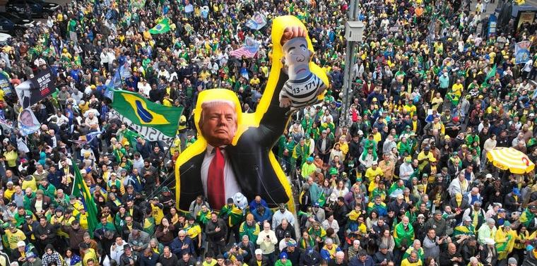 Gigantisk Trumpballong i Brasilien