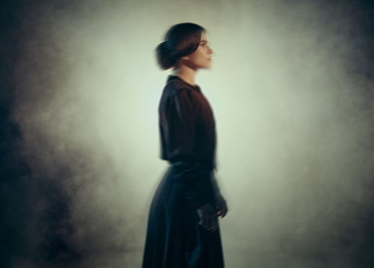 Se pjäsen, men läs Charlotte Brontés fantastiska roman först