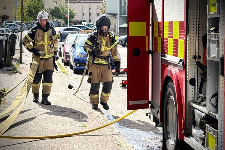 Brand i lägenhetshus