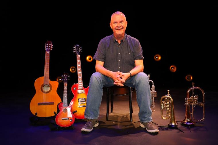 Rustan firar livet med musiken – med egen show