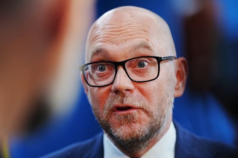 L vill sätta stopp för sms-lån