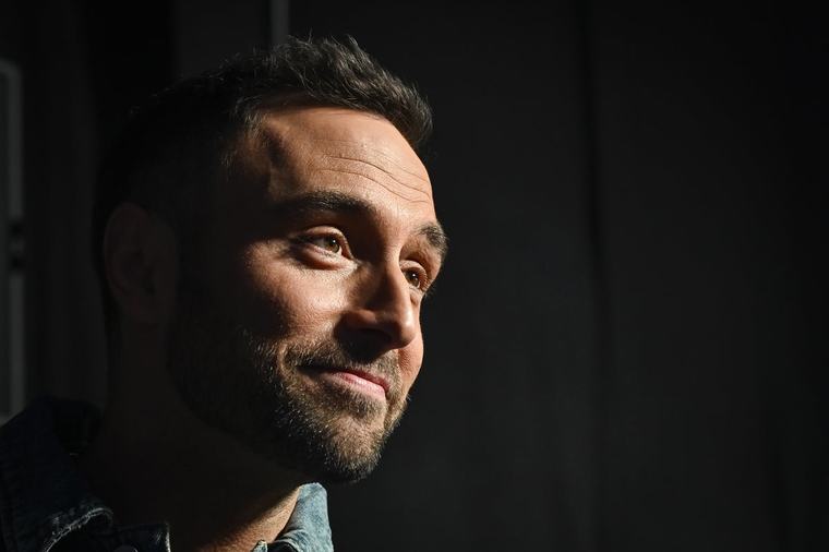 Måns Zelmerlöw ger ut bok om turbulenta tiden