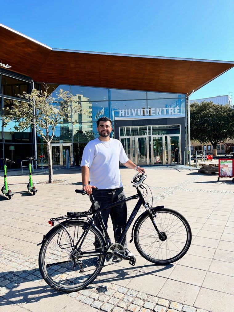 Cangir hade 15 dagar på cykel till skolan: ”Många svåra stunder”