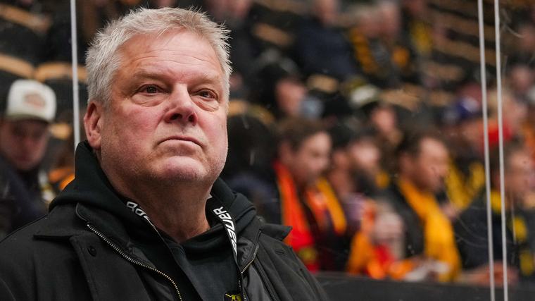 Öppnar upp om sorgen – lämnar: ”Långt hem”