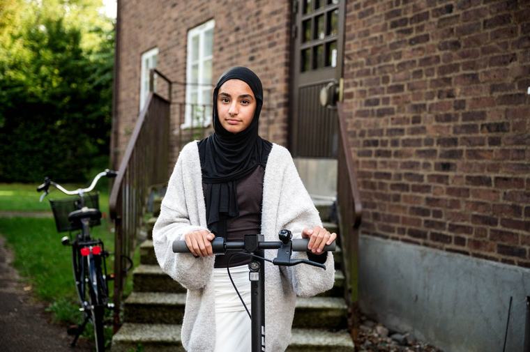Yasmine, 13, knuffades till marken på väg hem från träningen