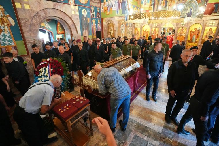 Krigsförbrytaren Ratko Mladic begravs i Belgrad