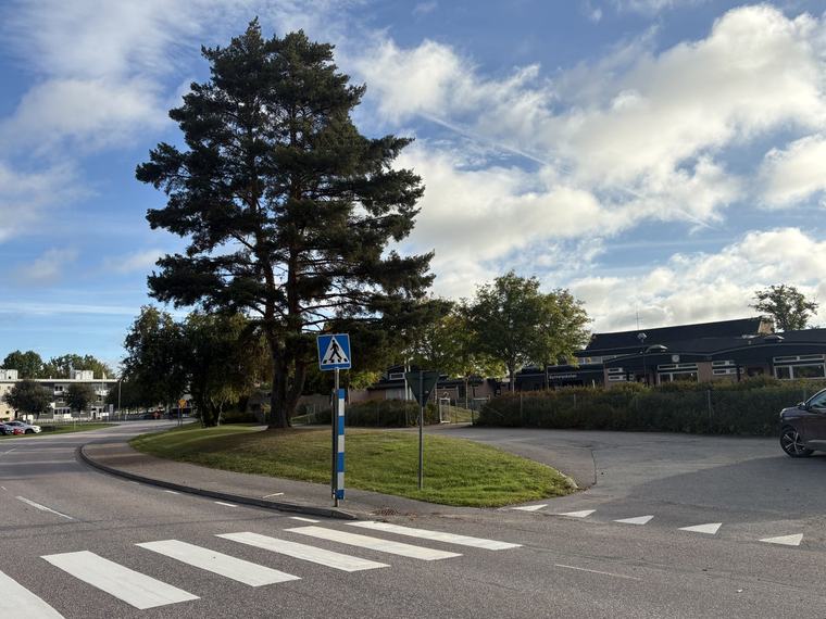 Transportera explosivt krigsmateriel – vid skolan?