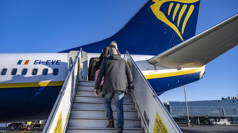 Ryanair tecknar kollektivavtal