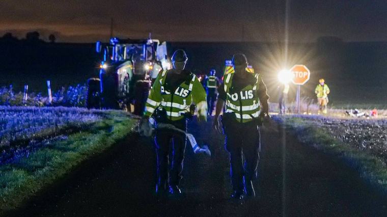 Två döda i krock på väg 17