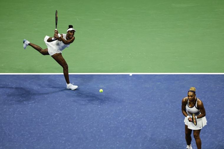 Systrarna Williams utslagna i comebacken