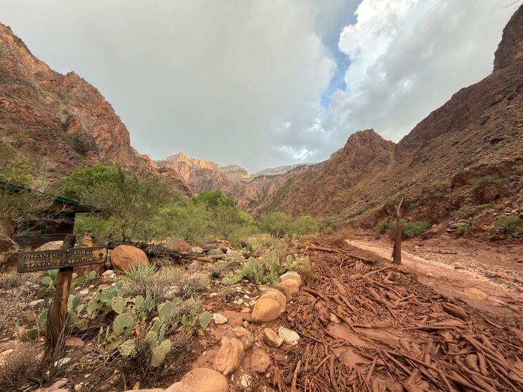 Runt 15 saknas i Grand Canyon
