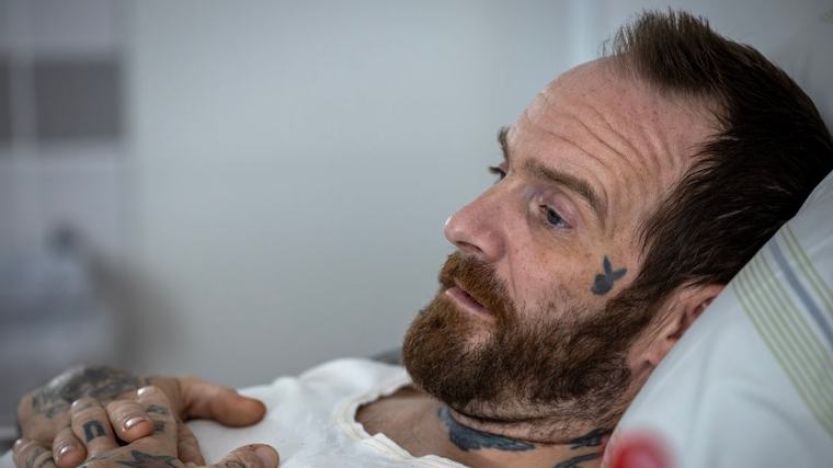”Det kunde varit över” – Carl bröt bäckenet efter hoppet i kalkbrottet