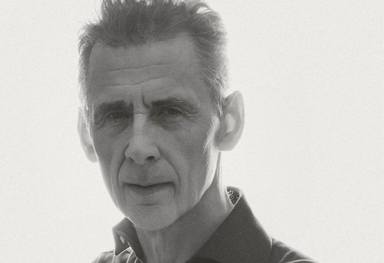 David Lagercrantz drar sin otrogne far i smutsen – men höjer ändå familjens status