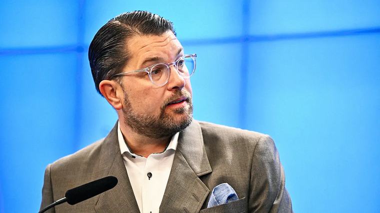 Åkesson: ”Väldigt allvarliga uppgifter” Spred proryska budskap.