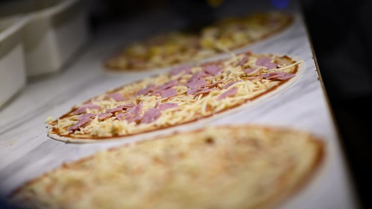 Jobbade 208 timmar övertid på pizzeria – nu kommer notan