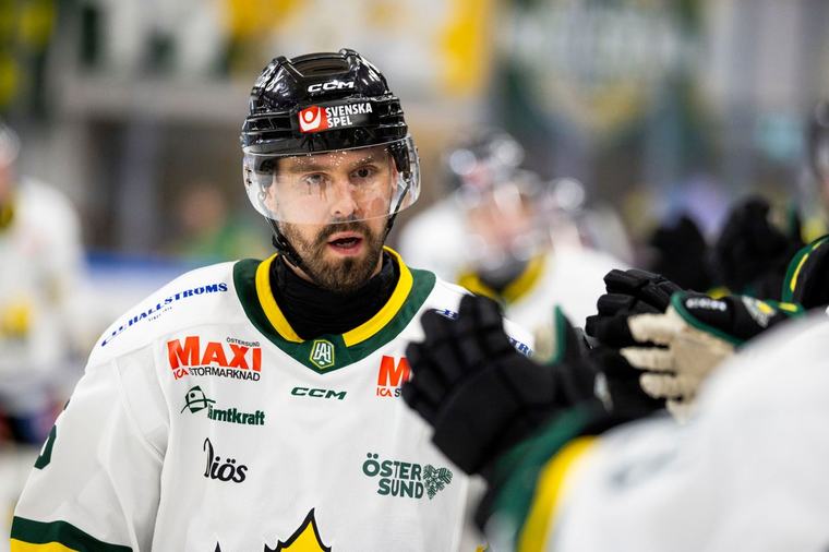 Lämnade ÖIK – tränar med hockeyettan-lag
