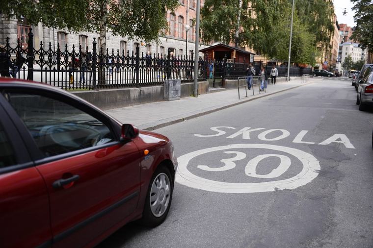 Mycket fortkörning vid skolor – så sänks farten