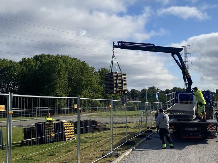 Nu börjar Bajens bygge på fältet