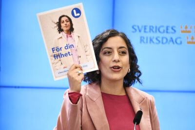 L rycker mot spärren och S tappar stort