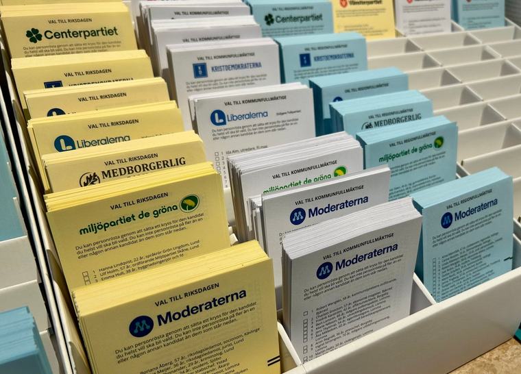 Misstänkt manipulation när valsedlar flyttades om i valbås